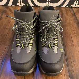 Big Boys Deer Stags hiking boots size 5 1/2